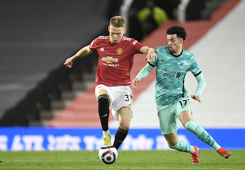 豪门对决！橄榄球上演世纪大战