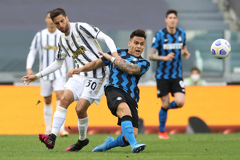 豪门对决！橄榄球上演世纪大战