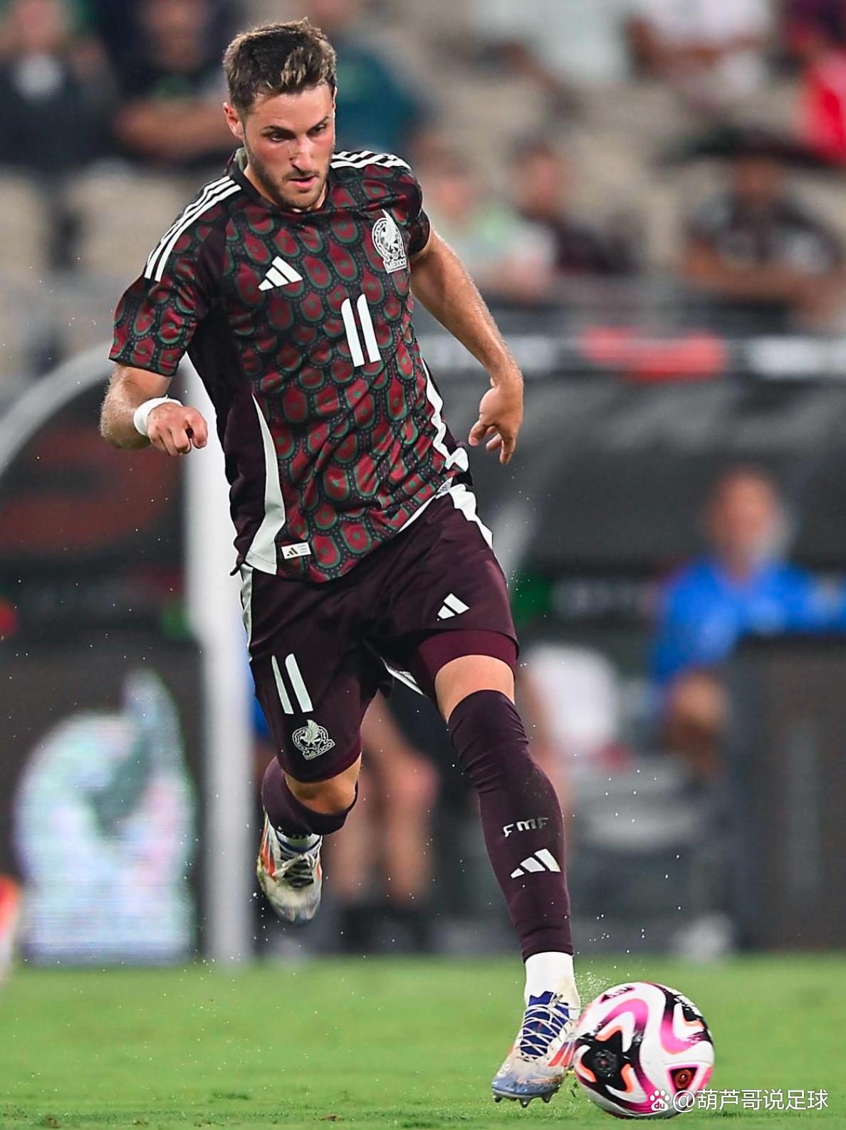 包含墨西哥险胜那不勒斯，格纳布里状态火热的词条