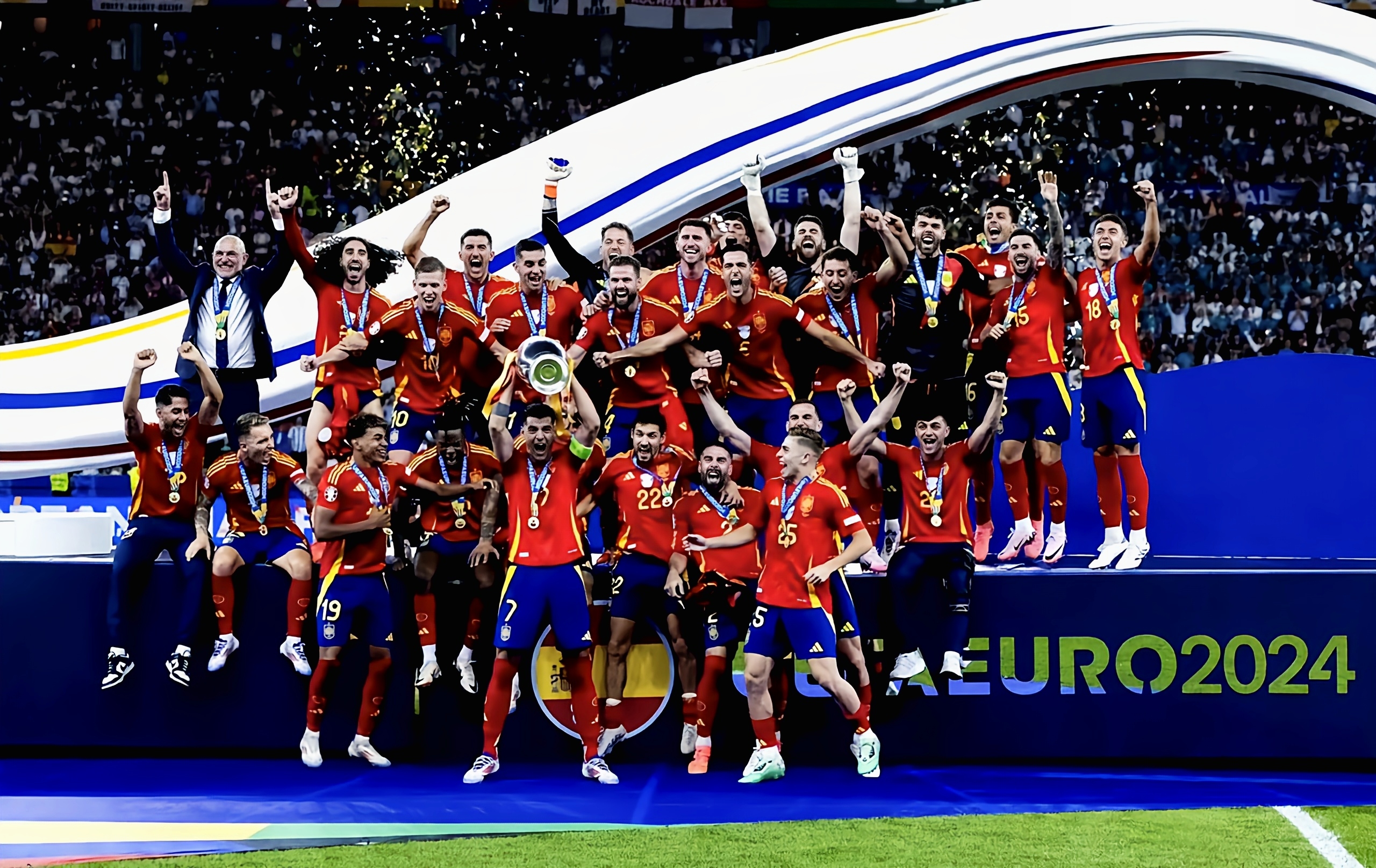 巴黎鏖战西班牙，伊布带队取胜