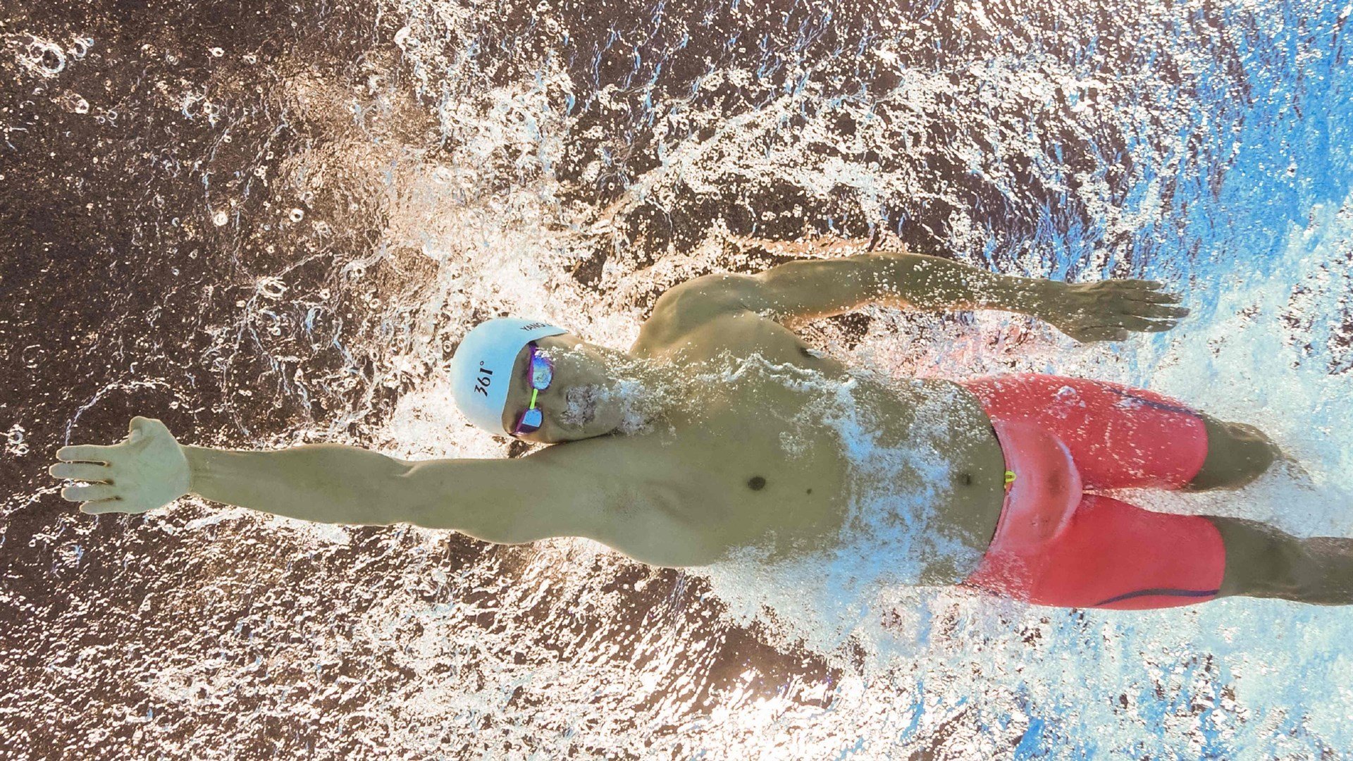 德甲争冠战之夜，基耶萨一球定乾坤，逆境展大将之风