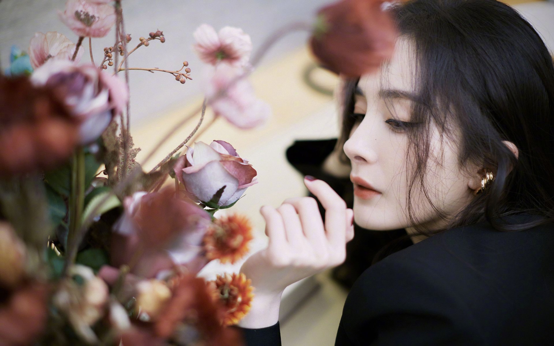 非常有戏剧性。结合唯一性的要求,我们可以构思一个既包含绝对实力碾压(乌拉圭)又包含个人英雄主义绝杀(孙兴慜)的经典剧本